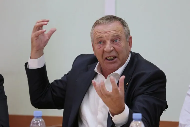 Кандидат в губернаторы Пермского края Александр Репин на пресс-конференции. Пермь