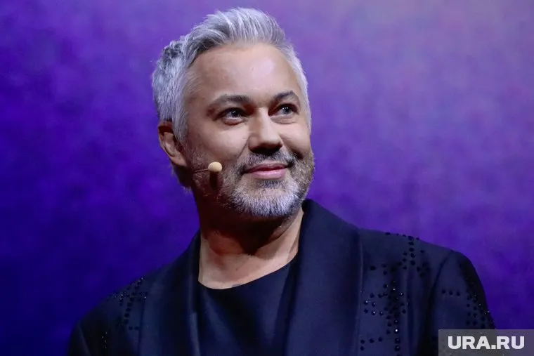 Рогов продолжит вести шоу "Модный приговор" на Первом канале, но теперь у него новые звездные коллеги