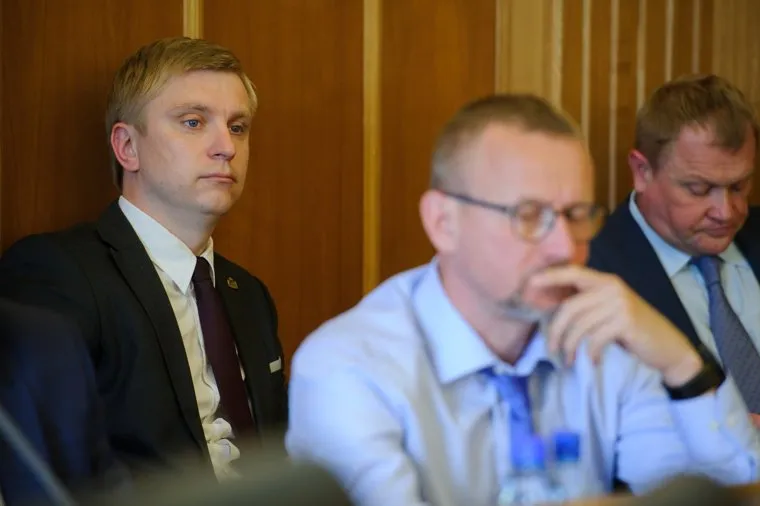 Заседание екатеринбургской городской думы и информационный час с Павлом Крашенинниковым, тушин сергей, сухоруков денис