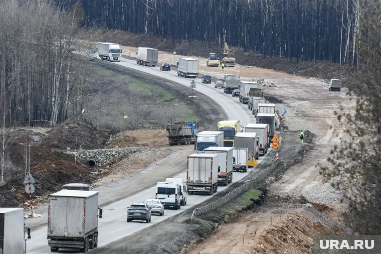 Движение на участке тормозят большегрузы