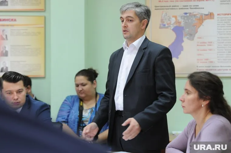 Депутат Центрального райсовета Челябинска Роман Никитин пострадал, прорываясь через вахтеров мэрии