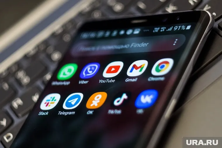 Средняя цена на смартфоны выросла на 25000 рублей