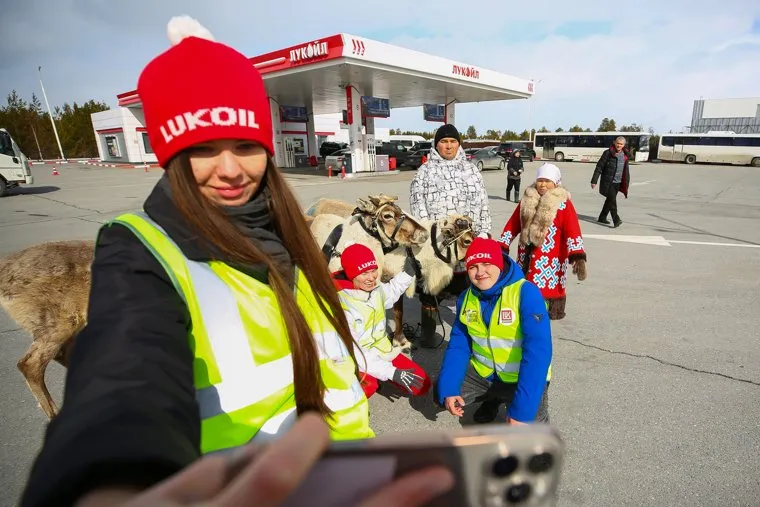 Нефтяники провели эко-акции на заправках в Югре