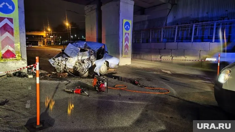 Водитель ВАЗ врезался в опору моста (фото архивное)