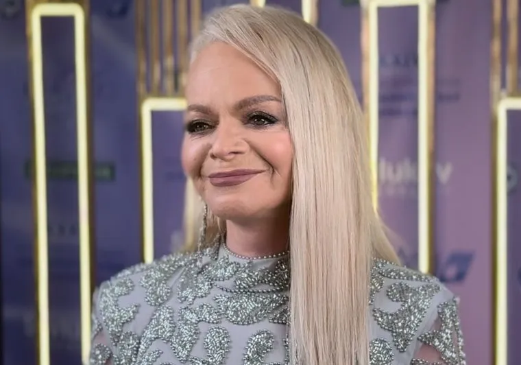 Лариса Долина красится только на сцену