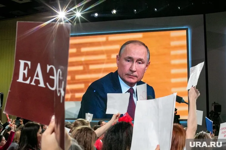 Автор книг о Владимире Путине рассказал о конфликте с либеральной прессой Германии