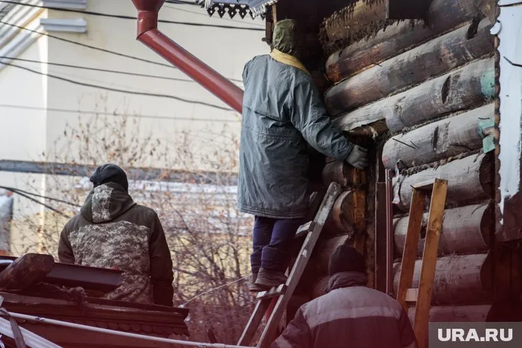 Дом сохранился на одну треть и его еще можно спасти, считают волонтеры