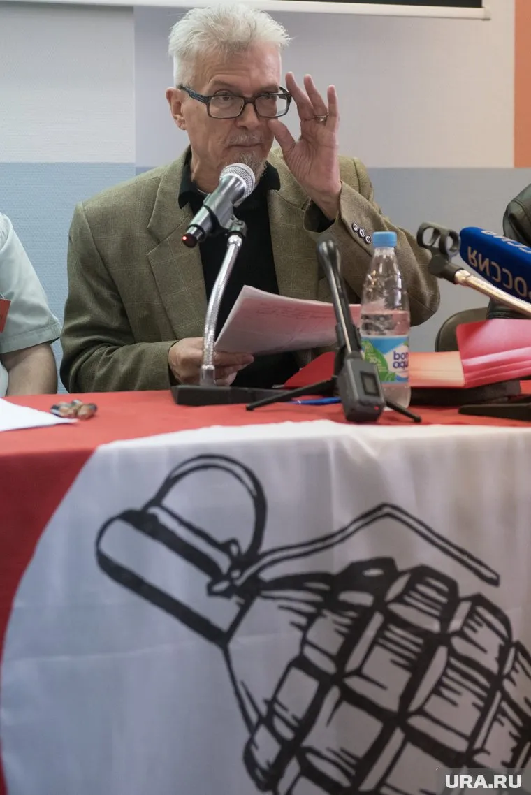 Писатель и политик едет в столицу Урала