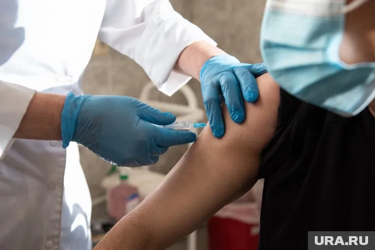 Работодателям нужно стимулировать сотрудников к вакцинации, а 30% непривитых перевести на «удаленку»