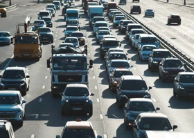 Российские продавцы терпят огромные убытки из-за бесконечной пробки на выезде из Казахстана