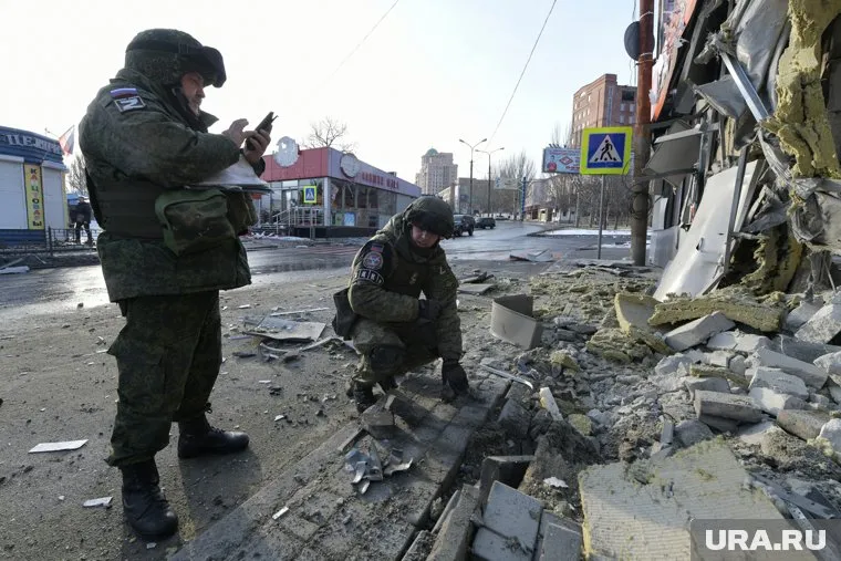 На месте падения ракет работают экстренные службы