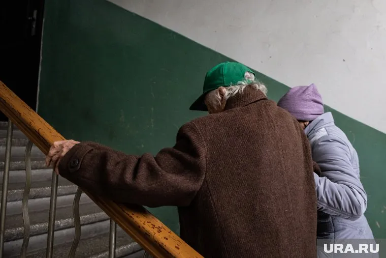 Охрана не пускает родных к пенсионерам в гостиницу (архивное фото)