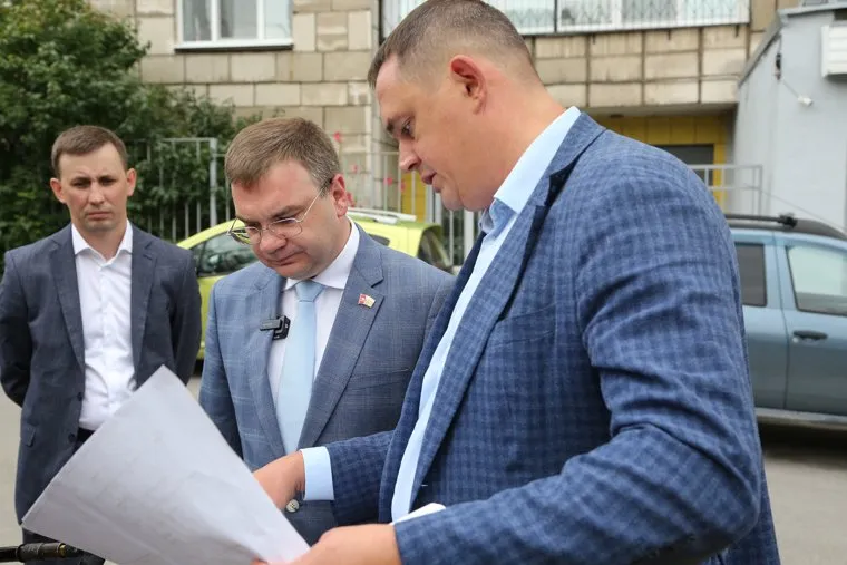 Работы по замене теплосетей проинспектировал глава Перми Эдуард Соснин
