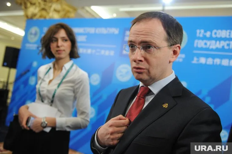 Министр культуры РФ Владимир Мединский надеется сохранить ученую степень