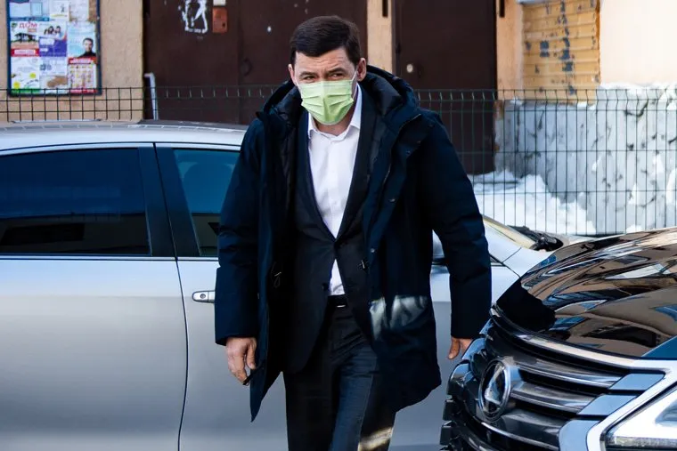 Губернатор Свердловской области Евгений Куйвашев подает документы на участие в праймериз партии «Единая Россия». Екатеринбург