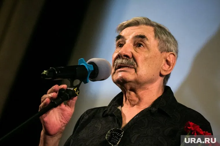 Актеру Александру Панкратову-Черному потребовалась срочная операция на руке