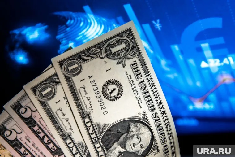 Курс доллара к рублю опустился на 1,2 рубля