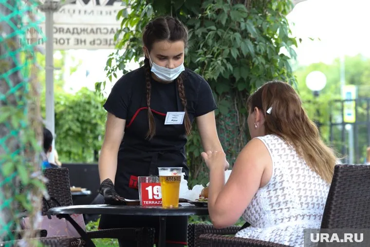 Пока представители общепита могут принимать посетителей только на открытых пространствах