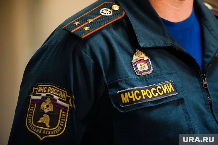 На месте работают сотрудники МЧС