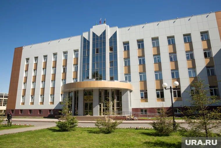 Добровольно покидать администрацию Нефтеюганска чиновник не намерен