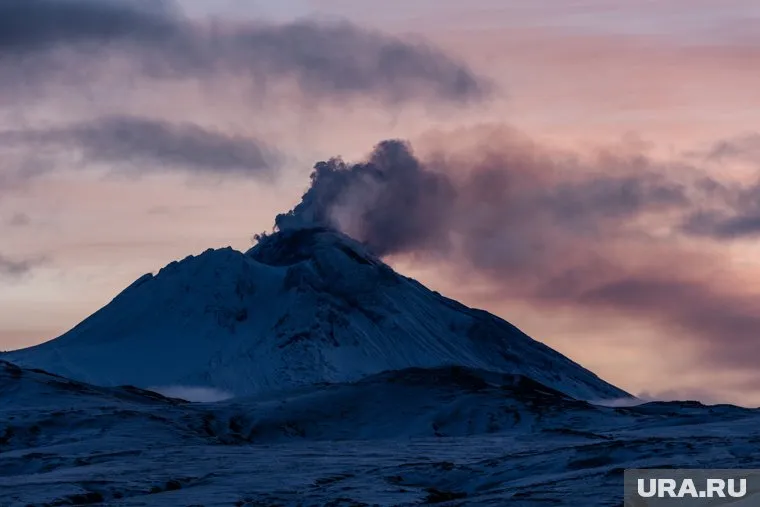 Характер извержений может быть различным