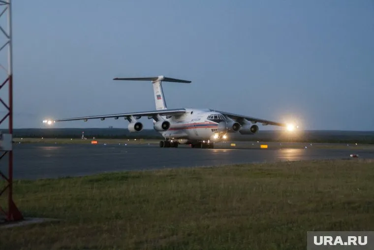 Первым регион покинул водосливной танкер Ил-76