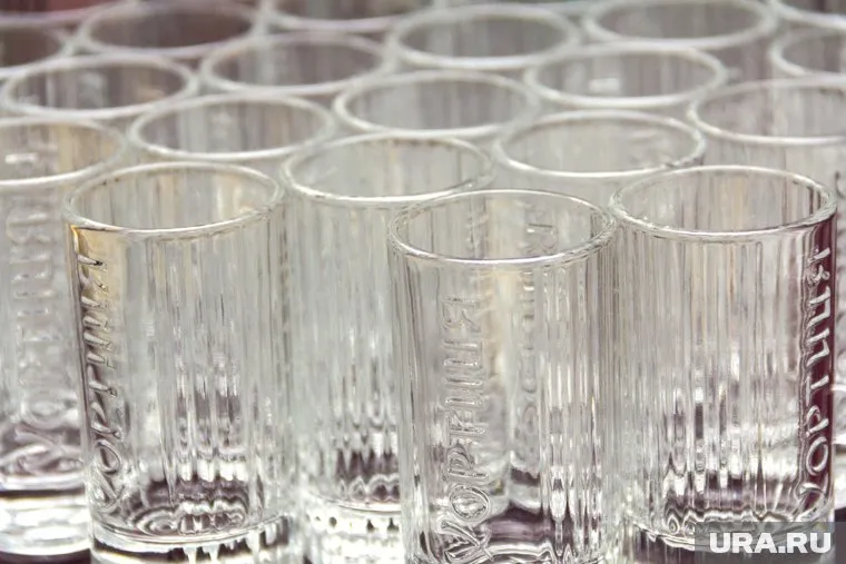 За час без вреда для организма можно выпить три стопки водки