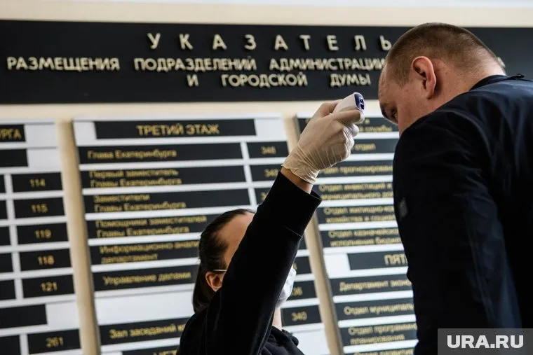 Чиновники не успели закупить бесконтактные градусники к 20 марта