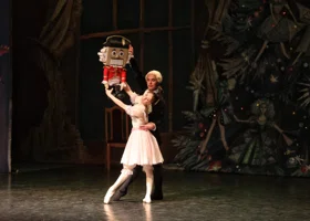 Тюменцы бросились скупать билеты на новогодние спектакли 