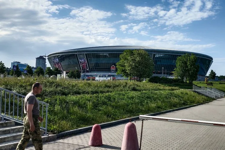 Стелла на въезде в город Мариуполь. Мариуполь