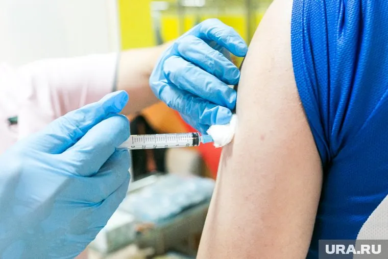 Совершеннолетние студенты должны привиться первым компонентом вакцины до 1 февраля