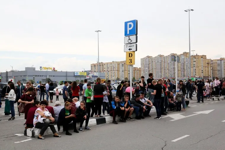 Эвакуация торгово-развлекательного центра "Кристалл". Тюмень