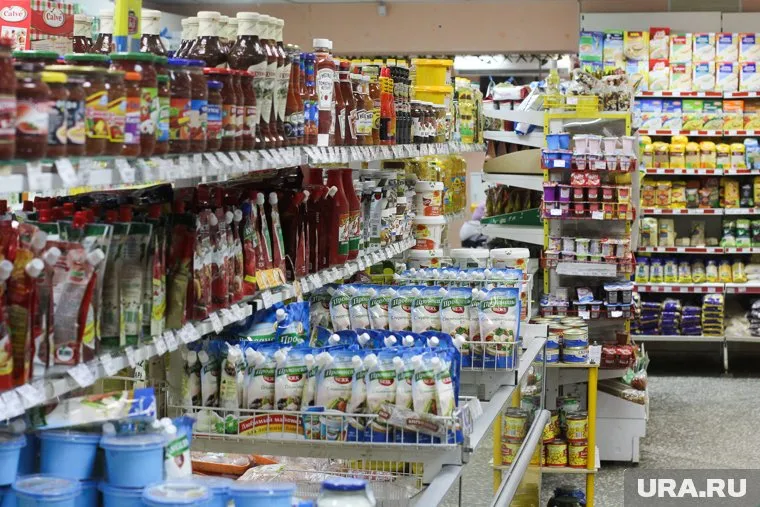 Мужчины купили продуктов на пять тысяч, но спьяну прихватили пакетик орехов