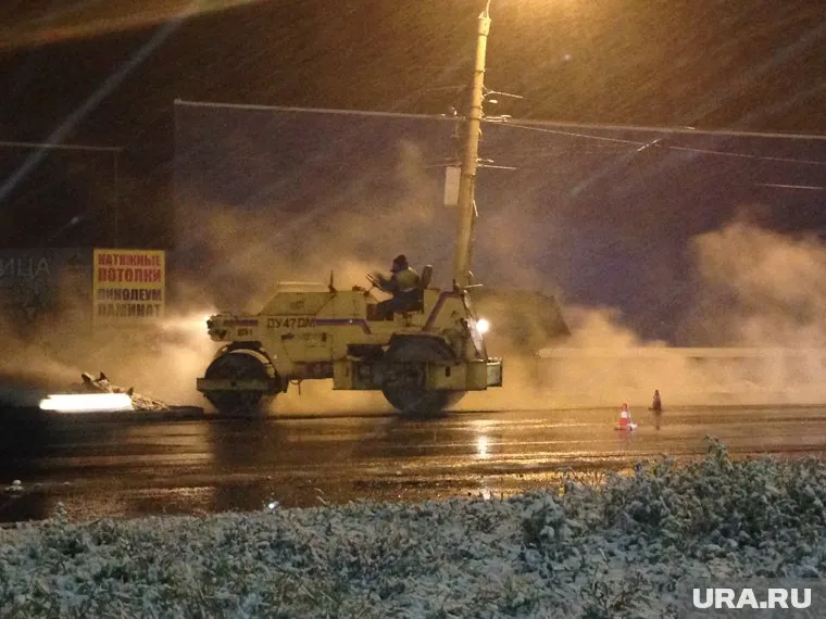 Россияне привыкли к тому, что дороги асфальтируют и в дождь, и в снег