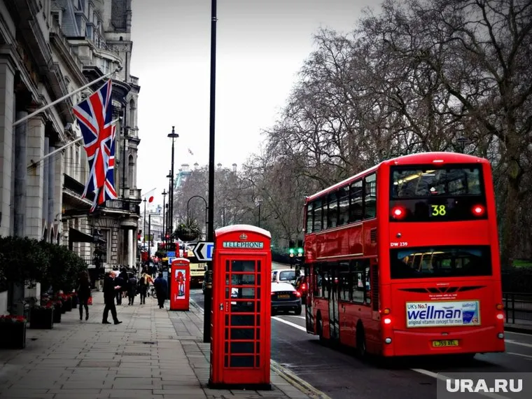 Сведения о том, как живут Скрипали в Британии после покушения, в российском посольстве назвали домыслами