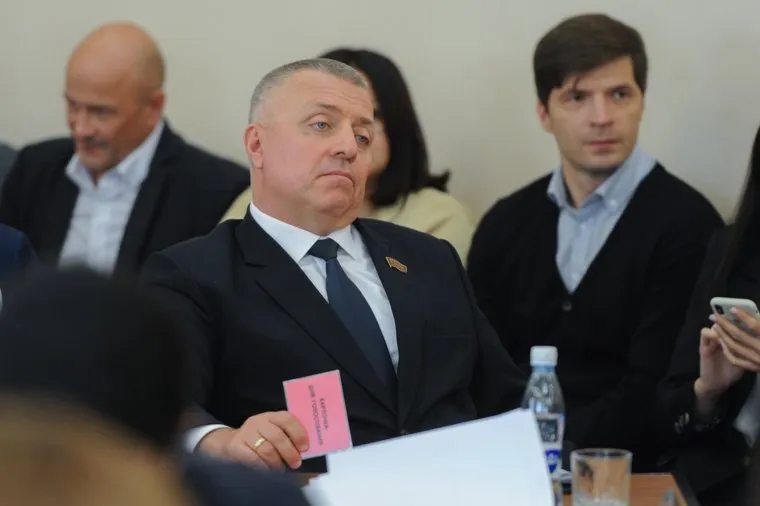 Первое заседание Челябинской городской думы второго созыва, где выбрали председателя, его заместителей и руководителей комиссий. Челябинск