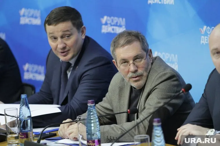 Михаил Леонтьев расплакался, защищая Михаила Ефремова