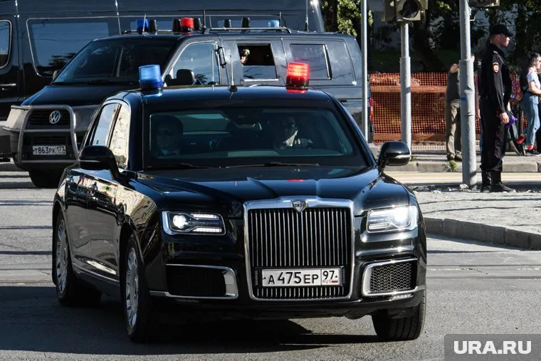 На Aurus Senat ездит президент России Владимир Путин