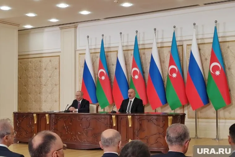 Путин и Алиев после переговоров поехали осматривать достопримечательности Баку