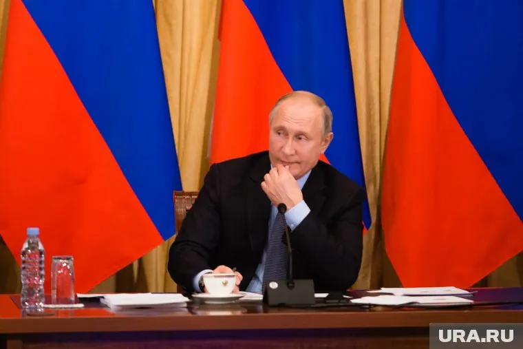 Предложение российский президент озвучил в Театре российской армии