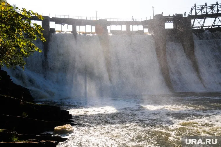В результате подрыва Каховской ГЭС, форсировать ВСУ Днепр стало невозможно, считает Александр Широкорад