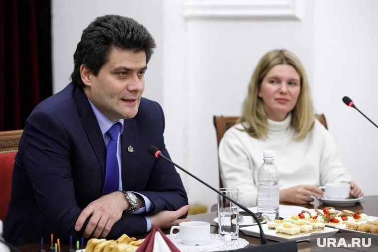 Ранее Екатерина Куземка (справа) подверглась аппаратной атаке со стороны гордумы