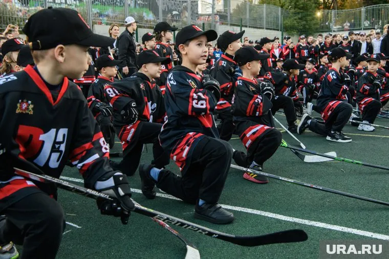 Таким образом тренерский состав и руководство школы прививают игрокам чувство патриотизма к клубу