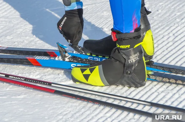 Некоторые горожане шутят, что лыжи — идеальный способ добраться до дома