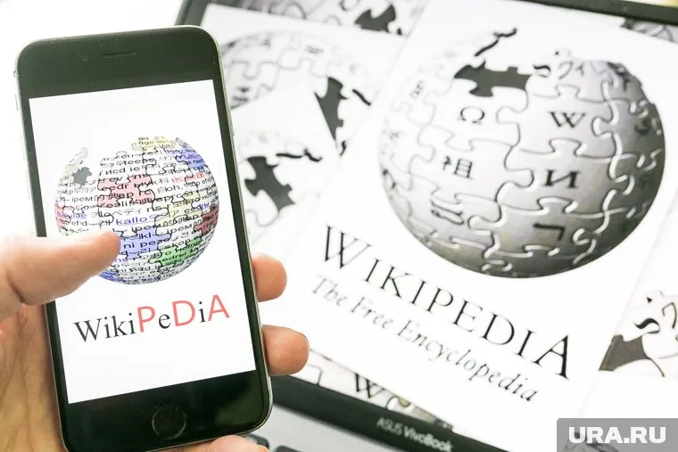 Ларри Сэнгер сообщил, что редакторы Wikipedia отказались от политики нейтральности в написании статей