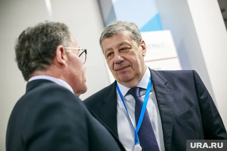 Первый избранный мэр до сих пор пользуется непререкаемым авторитетом у чиновников