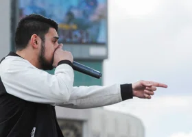 Битбоксер бесплатно научит курганцев искусству лайфлупинга