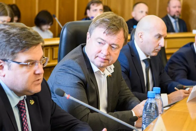 Заседание гордумы, обсуждение протестов в сквере около театра драмы. Екатеринбург