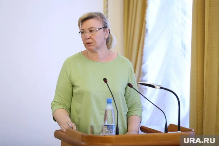 Ирина Саблукова принимает поздравления от коллег