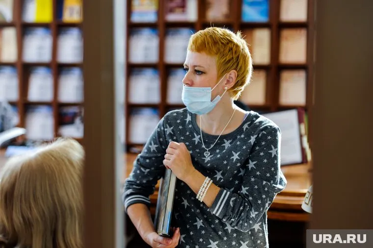 Педагогов уличили в публичном игнорировании масочного режима